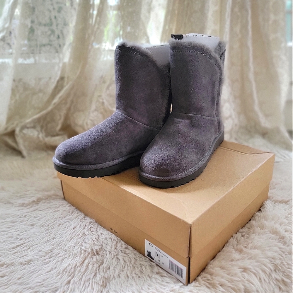 UGG Classic short fluff high-low charcoal